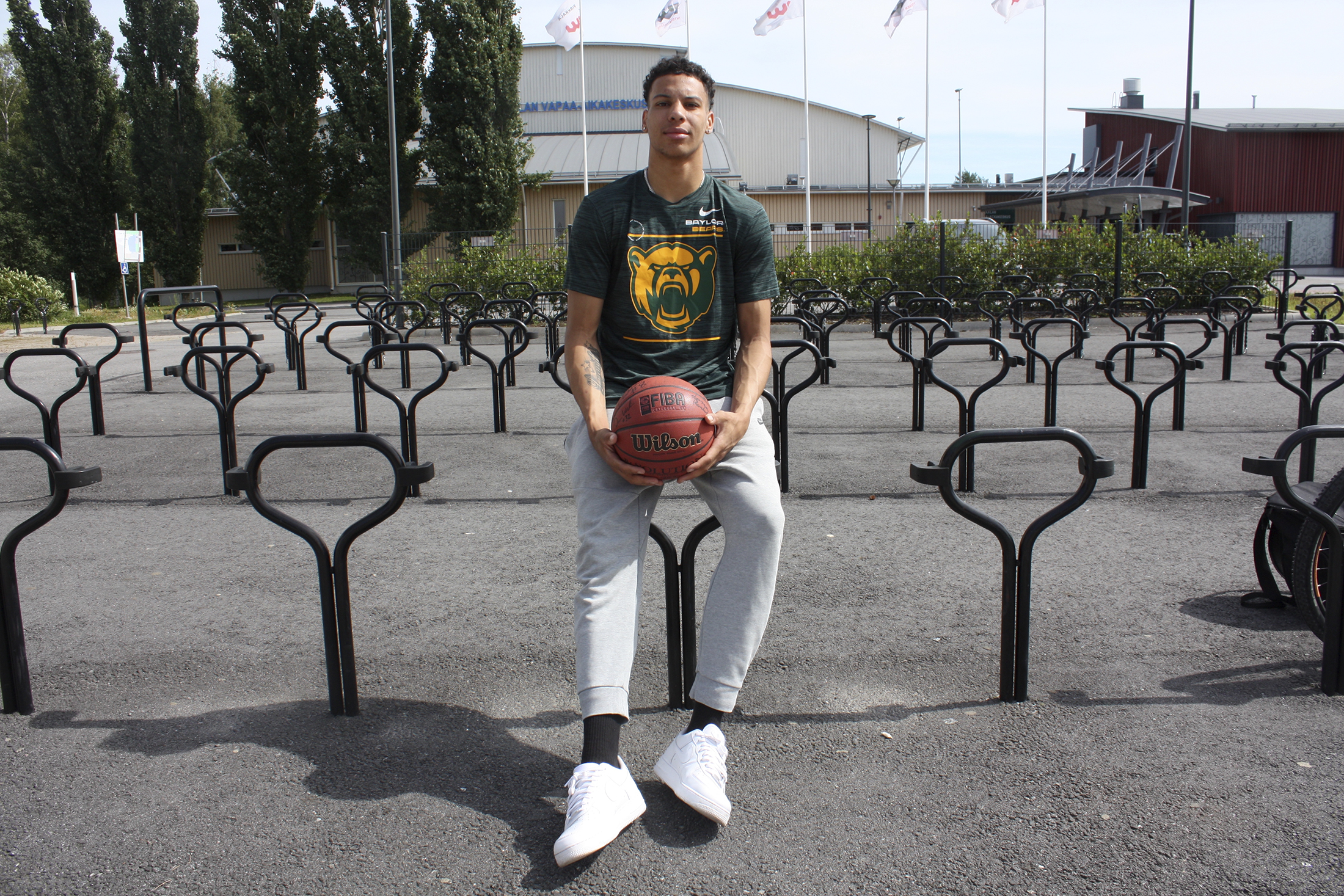 ”Selvä tavoite on pelata NBA:ssa” – Pirkkalassa kasvanut koripallolupaus Miro Little, 18, aloittaa ensi vuonna yliopiston Texasissa