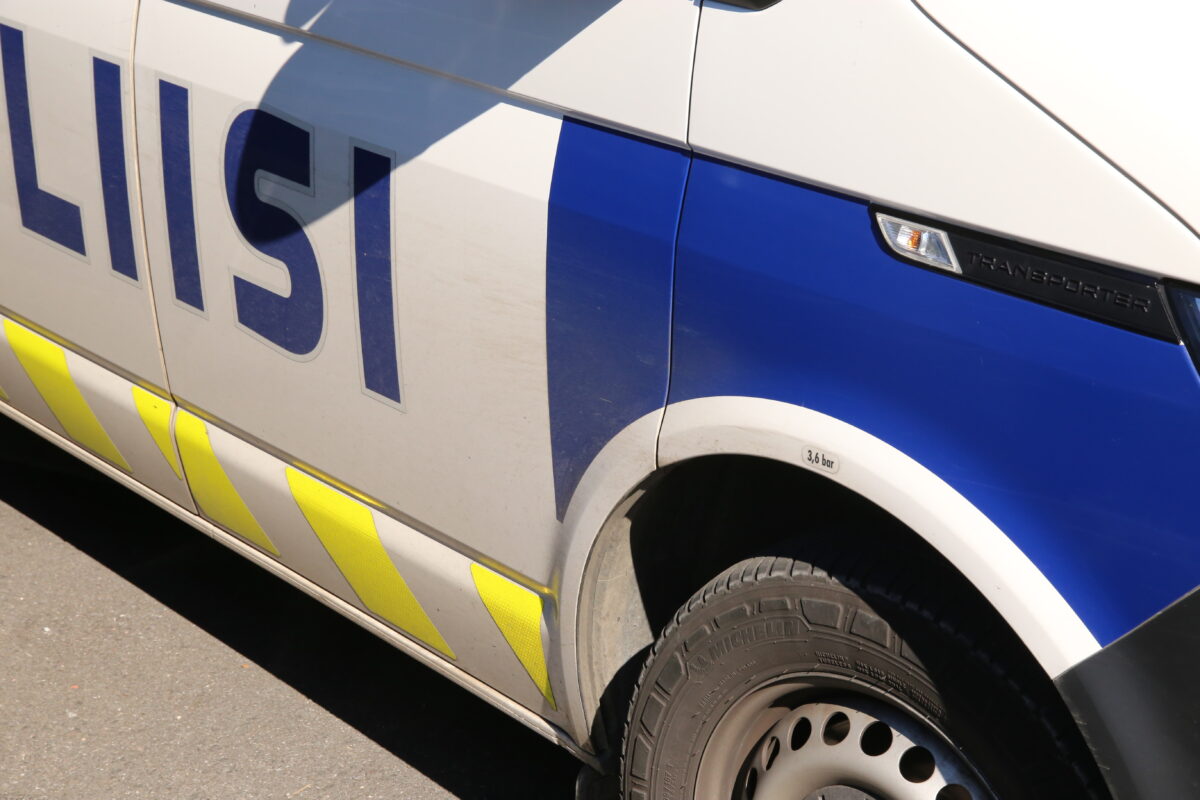 Mies pysäytettiin liikennevalvonnassa Linnakalliossa – epäillään nyt rikoksista