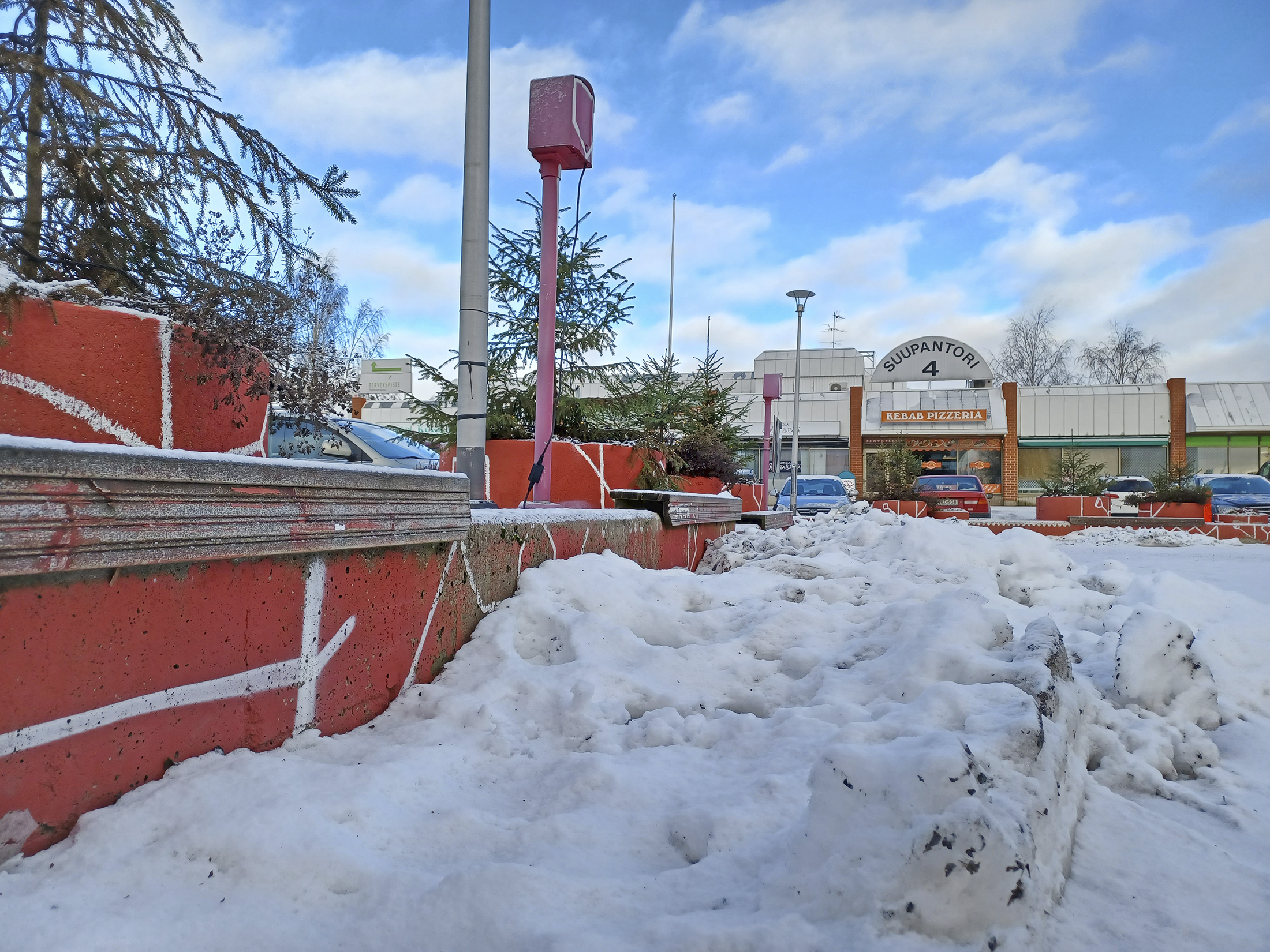 Lumiukko tehtäisiinkös? Suupantorilla rakennellaan sunnuntaina lumesta Lasten Pirkkasten tapahtumassa, jos sää vain sallii