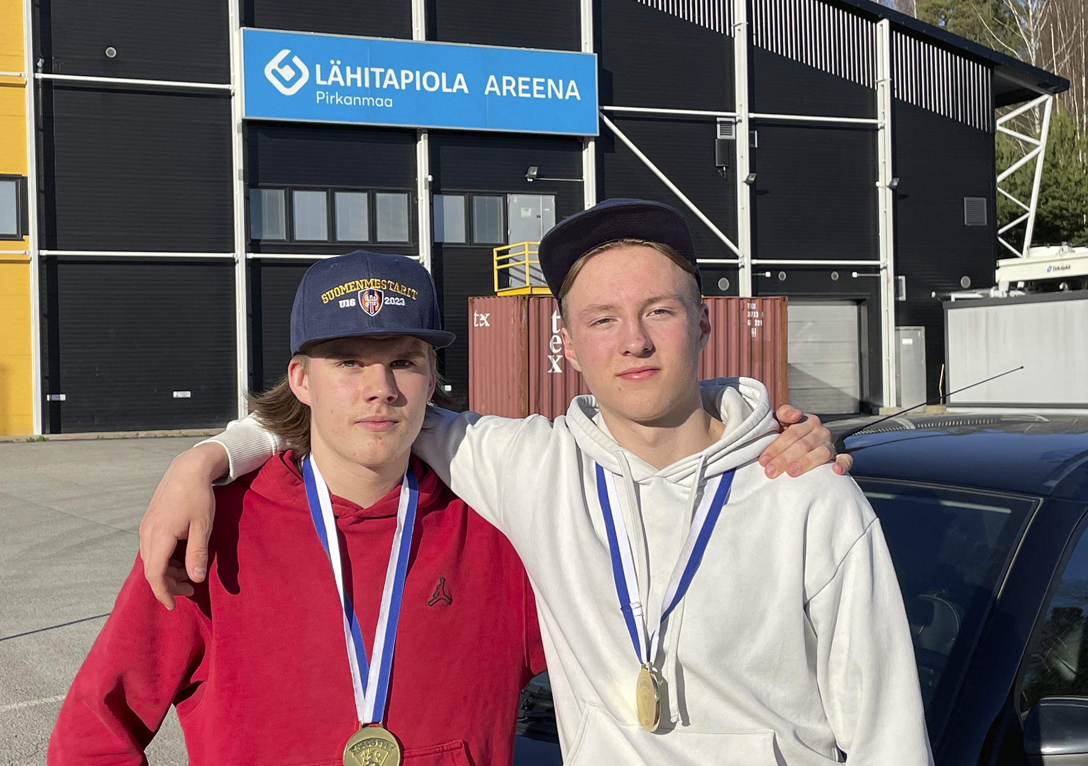 Nuoret Petrus Virta ja Voitto Karimo ponnistivat Perä-Pirkkalasta suomenmestareiksi Tapparan paidassa, mutta suhtautuvat tulevaisuuteen maltilla: ”Kausi kerrallaan mennään”