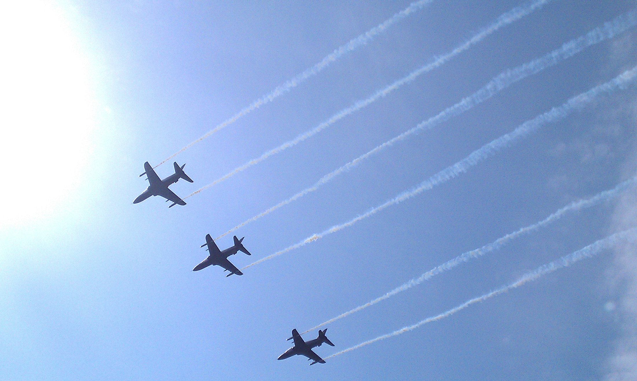 Hornetit ja Hawkit jylisevät Pirkkalan taivaalla ensi viikolla Sotilasilmailusta ammatti -tapahtumassa – Turvallisuustilanne vaikutti tapahtumapaikan valintaan