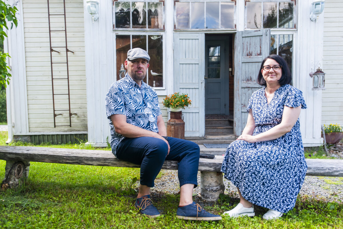 Luetuimmat 2023: Janne ja Angela ostivat ränsistyneen kyläkaupan Pirkkalasta – kaksikko herätti henkiin vanhan rakennuksen, johon on saapunut majoittujia kaikkialta maailmasta