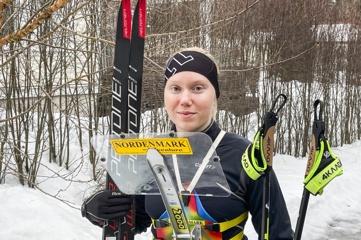 Pirkkalan Kurikassa asuva Vilma Pesu yhdisti kaksi lapsuutensa harrastusta – Nyt hän metsästää mitalia hiihtosuunnistuksen SM-kilpailuista Kemistä