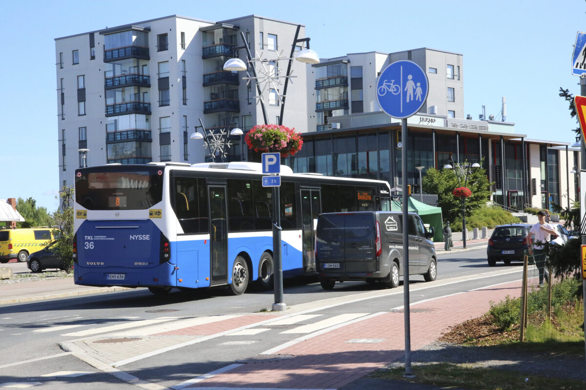 Lukijalta: Akkubussit ovat Pirkkalan tulevaisuutta