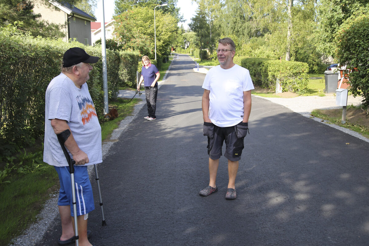 Mäkikatu on nyt hieno, mutta asukkaiden mielestä liian nopea: ”Tarvitaan hidastustöyssyjä”